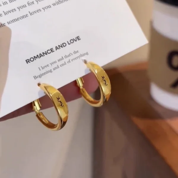 2025 Explosive Ins Wind letter earrings, gold fashionable design earrings,, Explosive minimalist style earrings with buckle, ear - Image 3