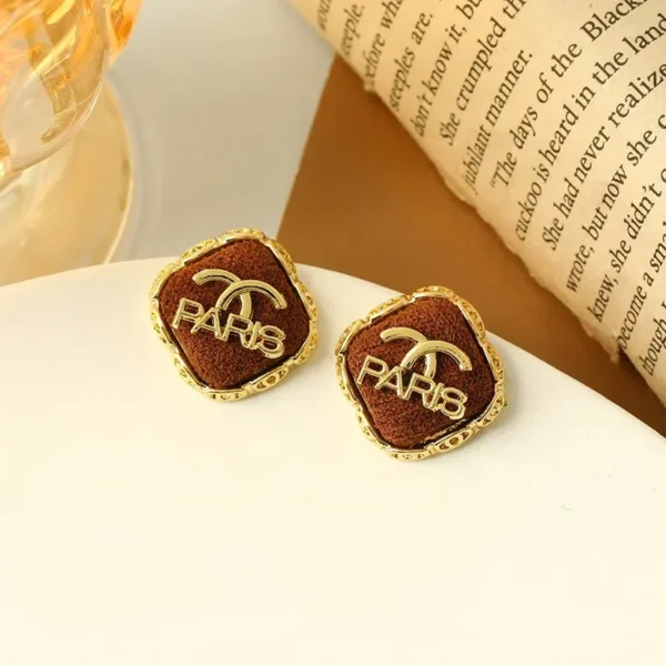 Vintage letter women's earrings, fashionable jewelry, French geometric square earrings, light luxury party accessories - zinifashion 36 - Image 3