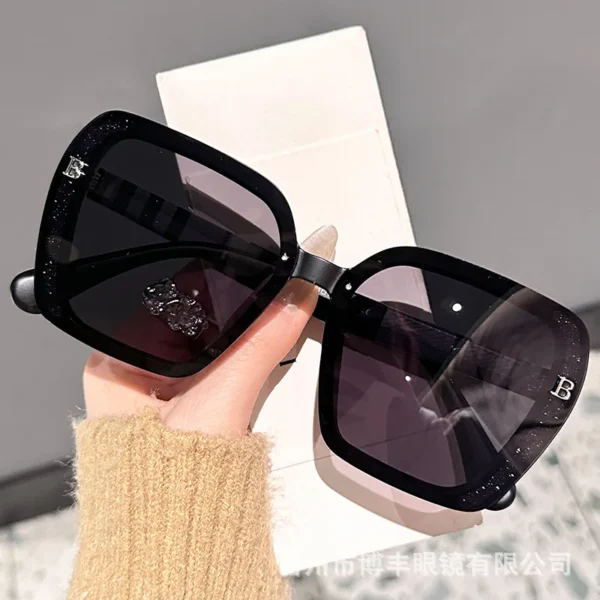 2025 new letter plaid glasses legs polarized high definition sunglasses women's light luxury high quality large frame sunglasses . - Image 2