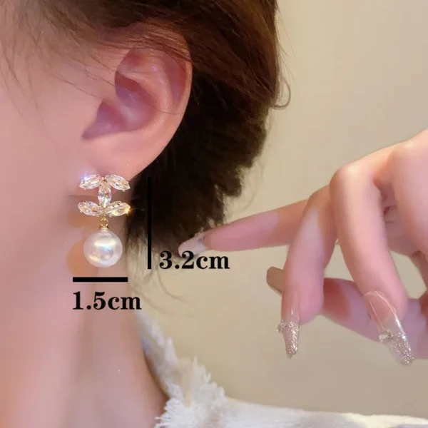 Exquisite and luxurious imitation pearl letter earrings for women fashionable letter style earrings fashionable jewelry gifts - Image 2
