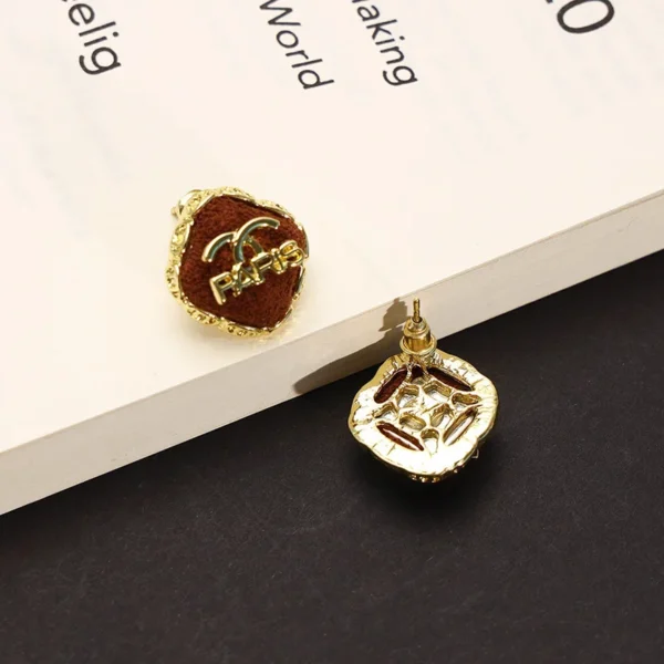 Vintage letter women's earrings, fashionable jewelry, French geometric square earrings, light luxury party accessories - zinifashion 36 - Image 4