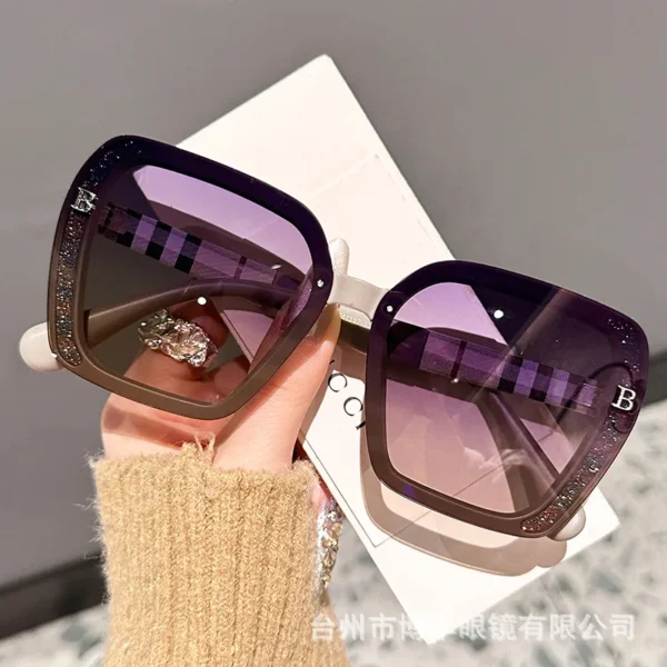 2025 new letter plaid glasses legs polarized high definition sunglasses women's light luxury high quality large frame sunglasses . - Image 3
