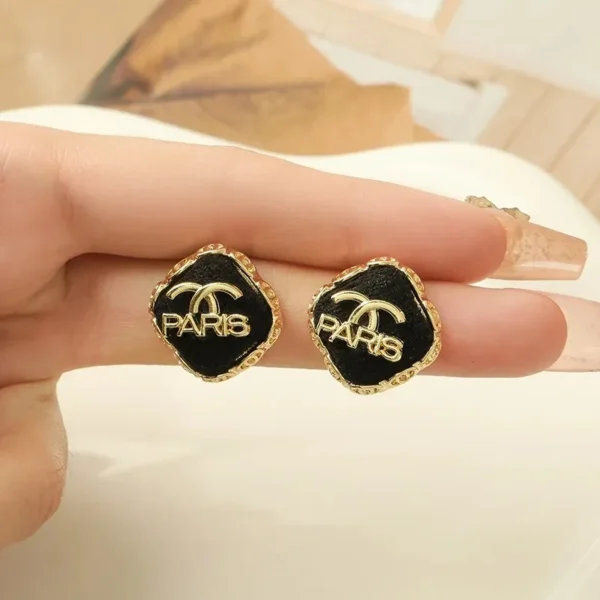 Vintage letter women's earrings, fashionable jewelry, French geometric square earrings, light luxury party accessories - zinifashion 36 - Image 6