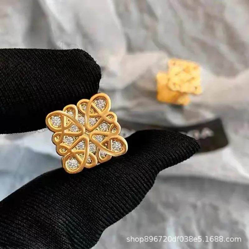 Luxurious French Style Diamond Embedded Geometric Hollow out Earrings Unique Design Sensation High End Vintage Atmosphere: Factory Seconds/Rejects – Refurbished – Never Used (Brand New) - Image 3