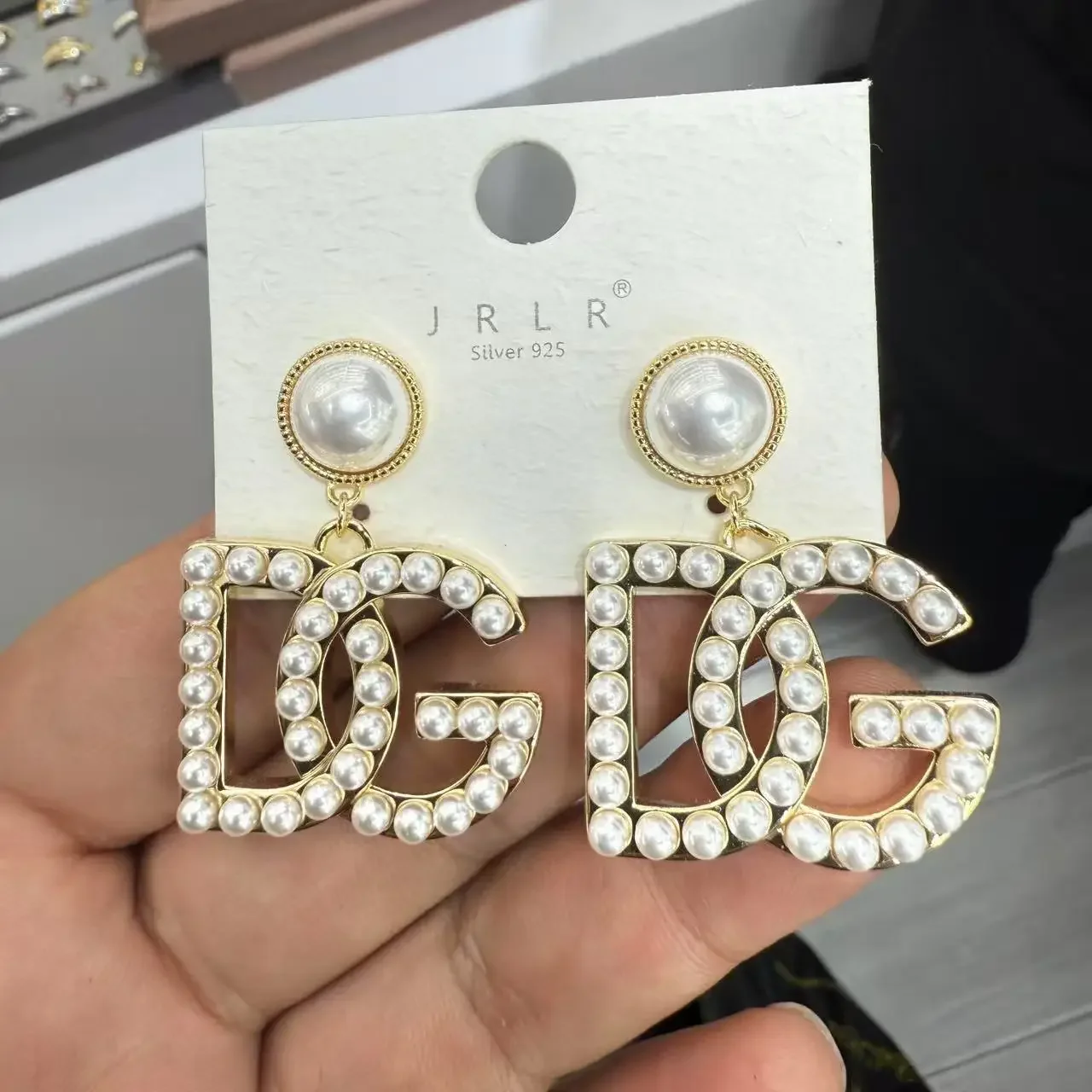 High-Quality Fashion Letter Pearl Embedded Diamond Women's Earrings Retro Court Style Versatile Luxury Chinese Brand Jewellery: Factory Seconds/Rejects – Refurbished – Never Used (Brand New) - Image 3