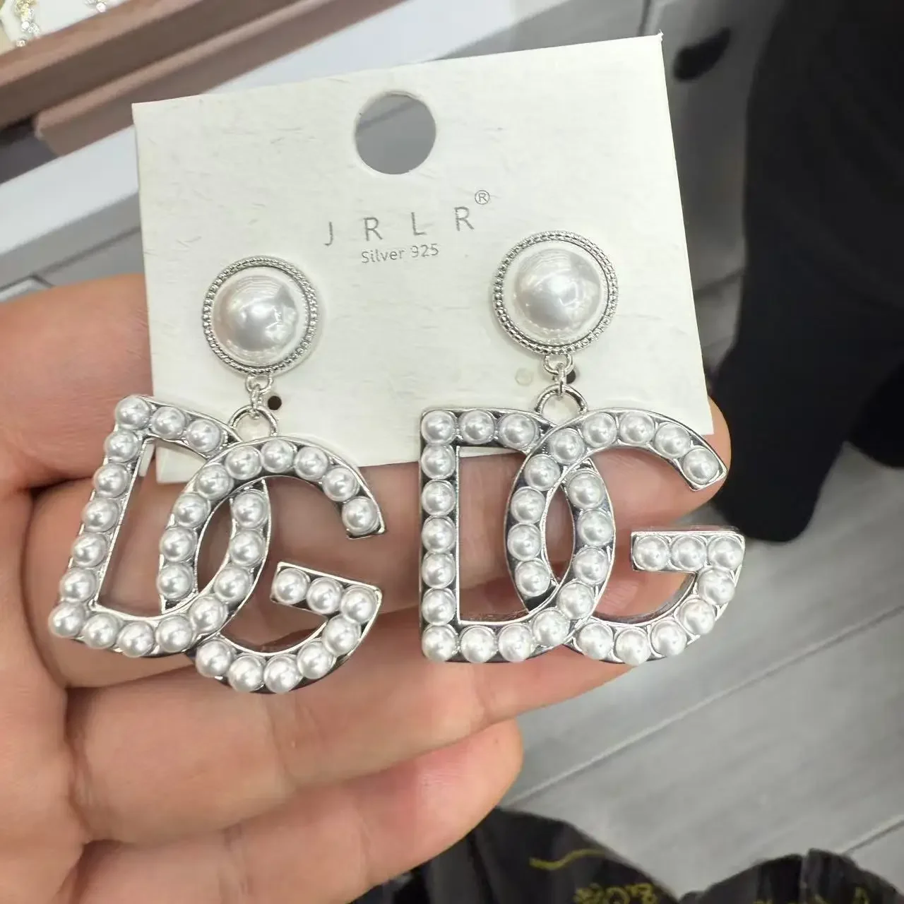 High-Quality Fashion Letter Pearl Embedded Diamond Women's Earrings Retro Court Style Versatile Luxury Chinese Brand Jewellery: Factory Seconds/Rejects – Refurbished – Never Used (Brand New) - Image 2