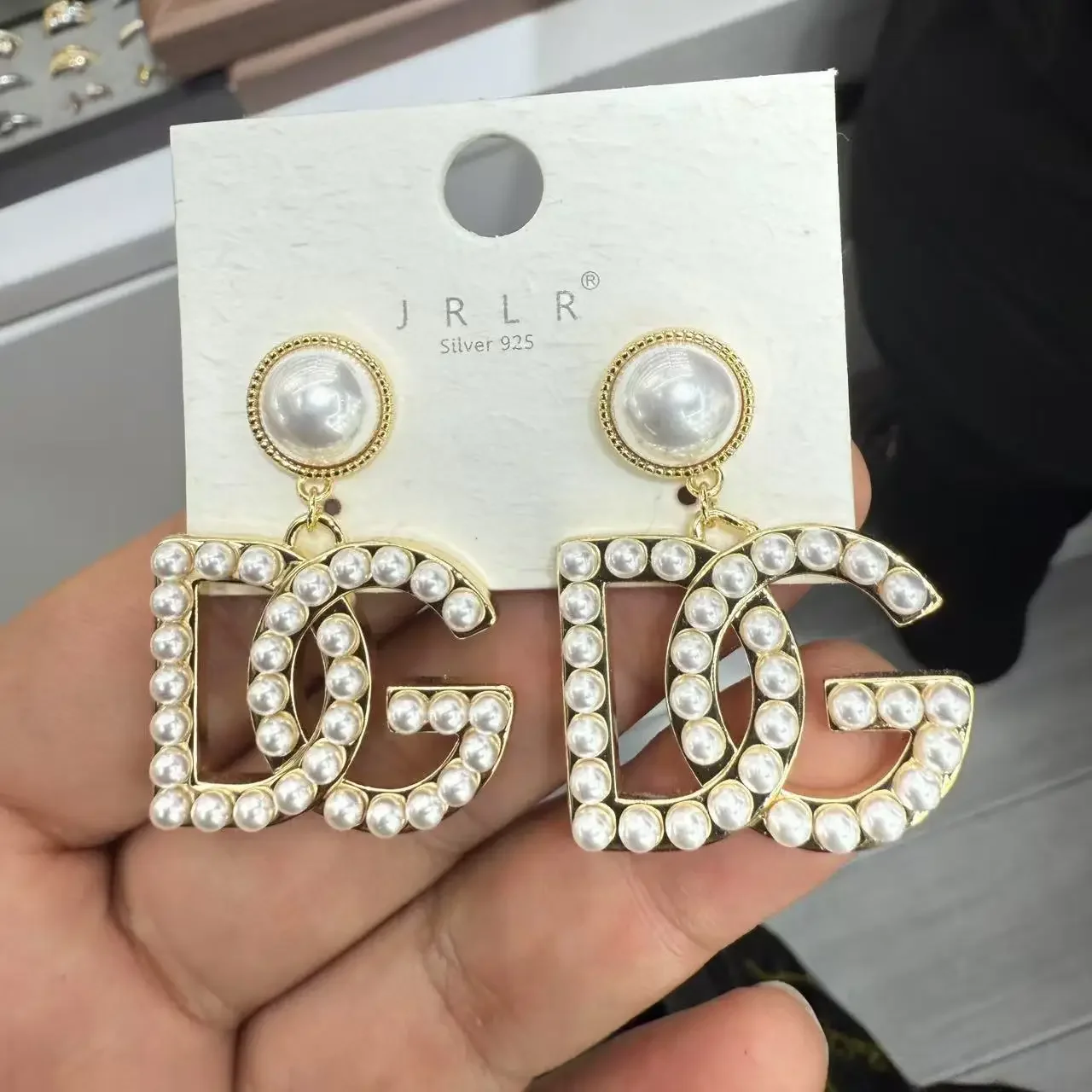 High-Quality Fashion Letter Pearl Embedded Diamond Women's Earrings Retro Court Style Versatile Luxury Chinese Brand Jewellery: Factory Seconds/Rejects – Refurbished – Never Used (Brand New)