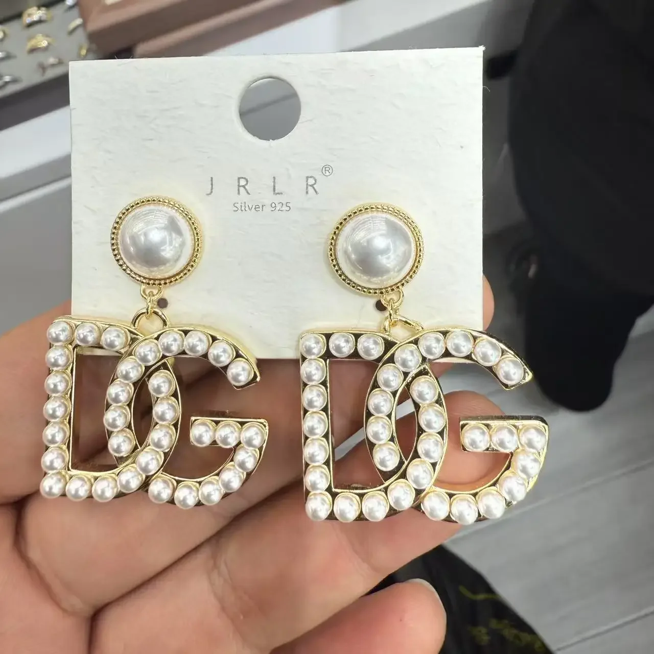 High-Quality Fashion Letter Pearl Embedded Diamond Women's Earrings Retro Court Style Versatile Luxury Chinese Brand Jewellery: Factory Seconds/Rejects – Refurbished – Never Used (Brand New) - Image 5